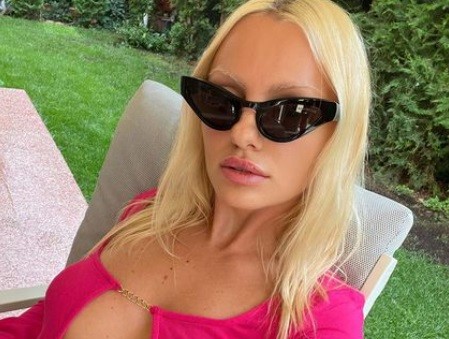 Alexandra Stan, nemulțumită de aspectul fizic: ”Am burtă de zici că sunt însărcinată!”