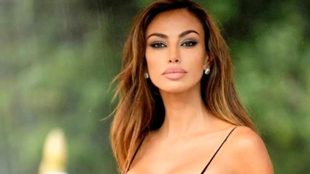 Mădălina Ghenea, jefuită pe aeroportul Fiumicino din Roma. Actrița româncă a rămas fără bijuterii și alte bunuri de valoare