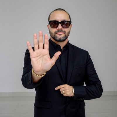 Bărbatul din spatele bananei: Cine este Gabriel Nicolaev – CyGuru
